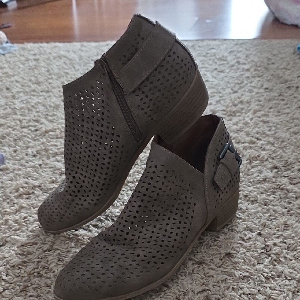 Indigo Taupe Ankle Booties Sz 7.5